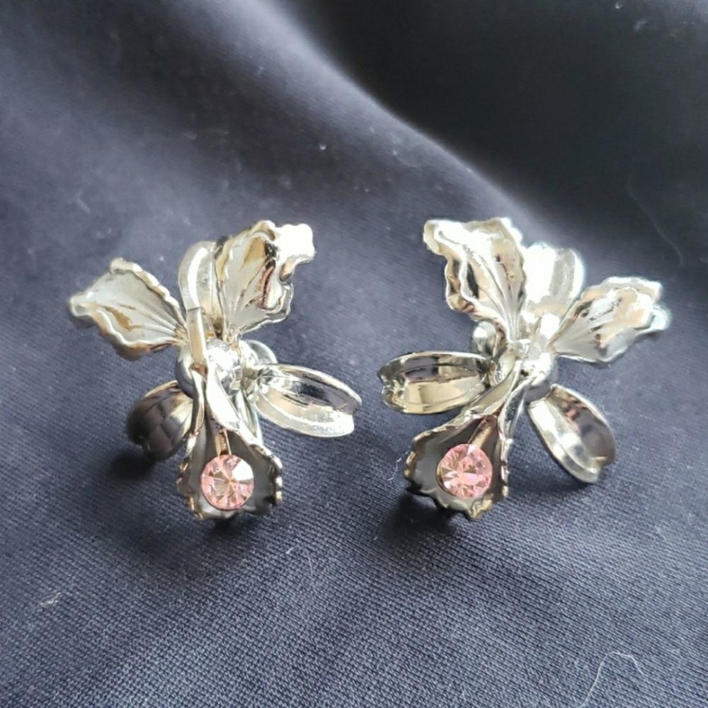 VNTG Silvertone Flower w/ Pink Stone Earrings